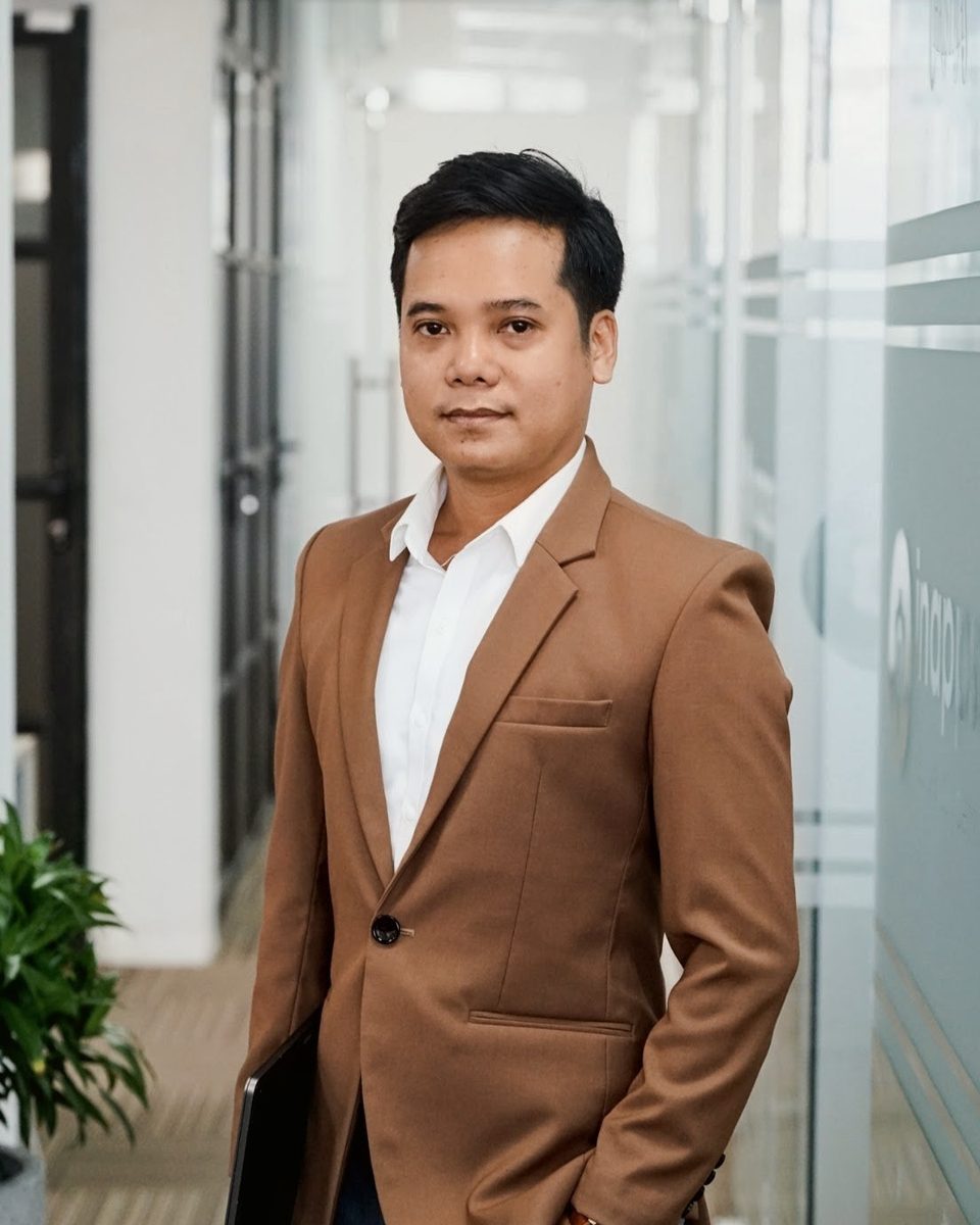 Tam Hồ, CEO and co-founder of InApps Technology, standing in the Ho Chi Minh City office