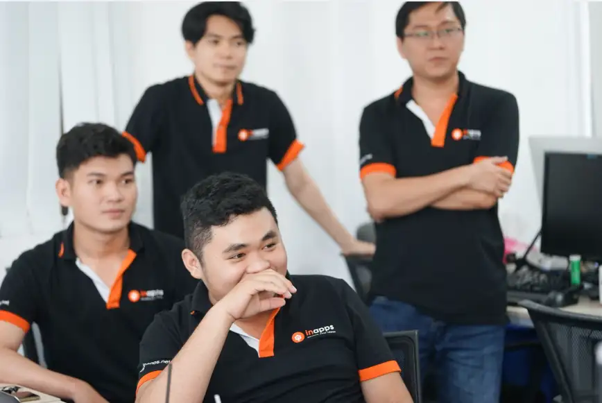 InApps engineers in a team session